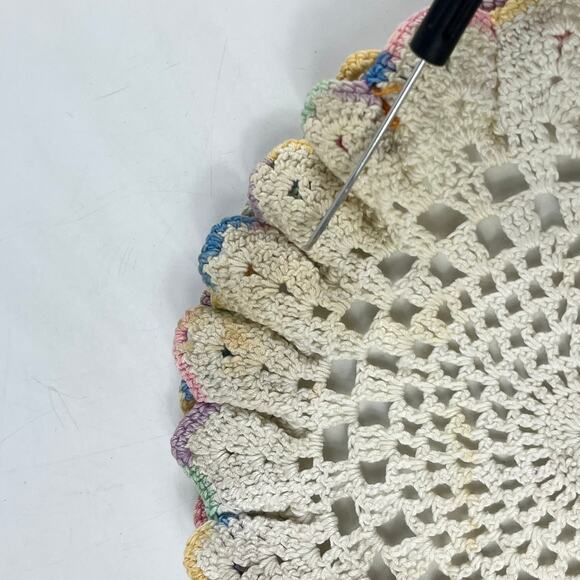 Vtg Crochet Pot Holders Set of 2 Round Ruffle Edge Doily Style 6.5" Multicolor - Picture 6 of 7